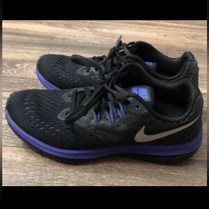Nike Women’s Zoom Winflo 4 Running Shoes black and purple